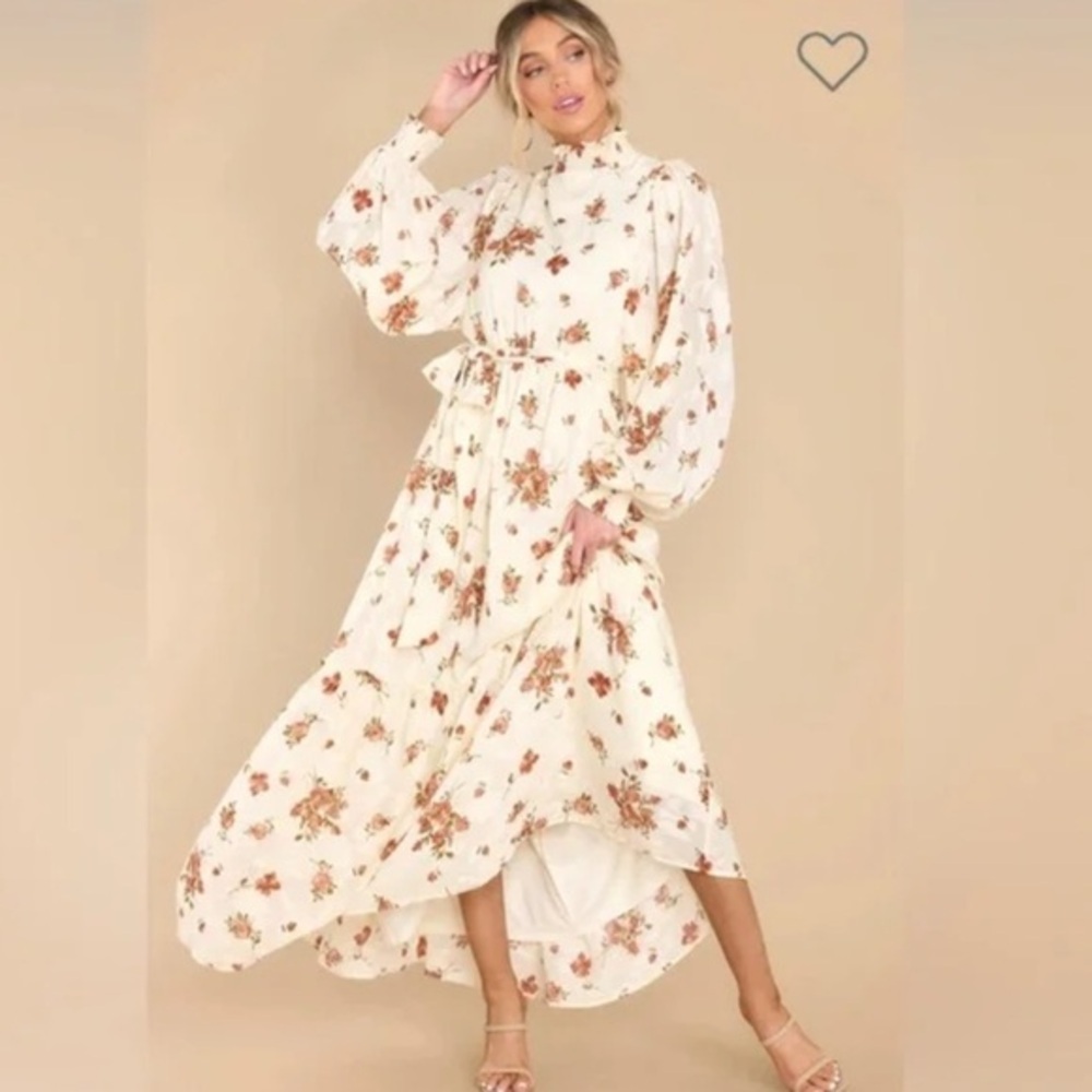 NWT RED DRESS LOVE IS IN THE AIR IVORY FLORAL PRINT SIZE  M  Maxi Dress